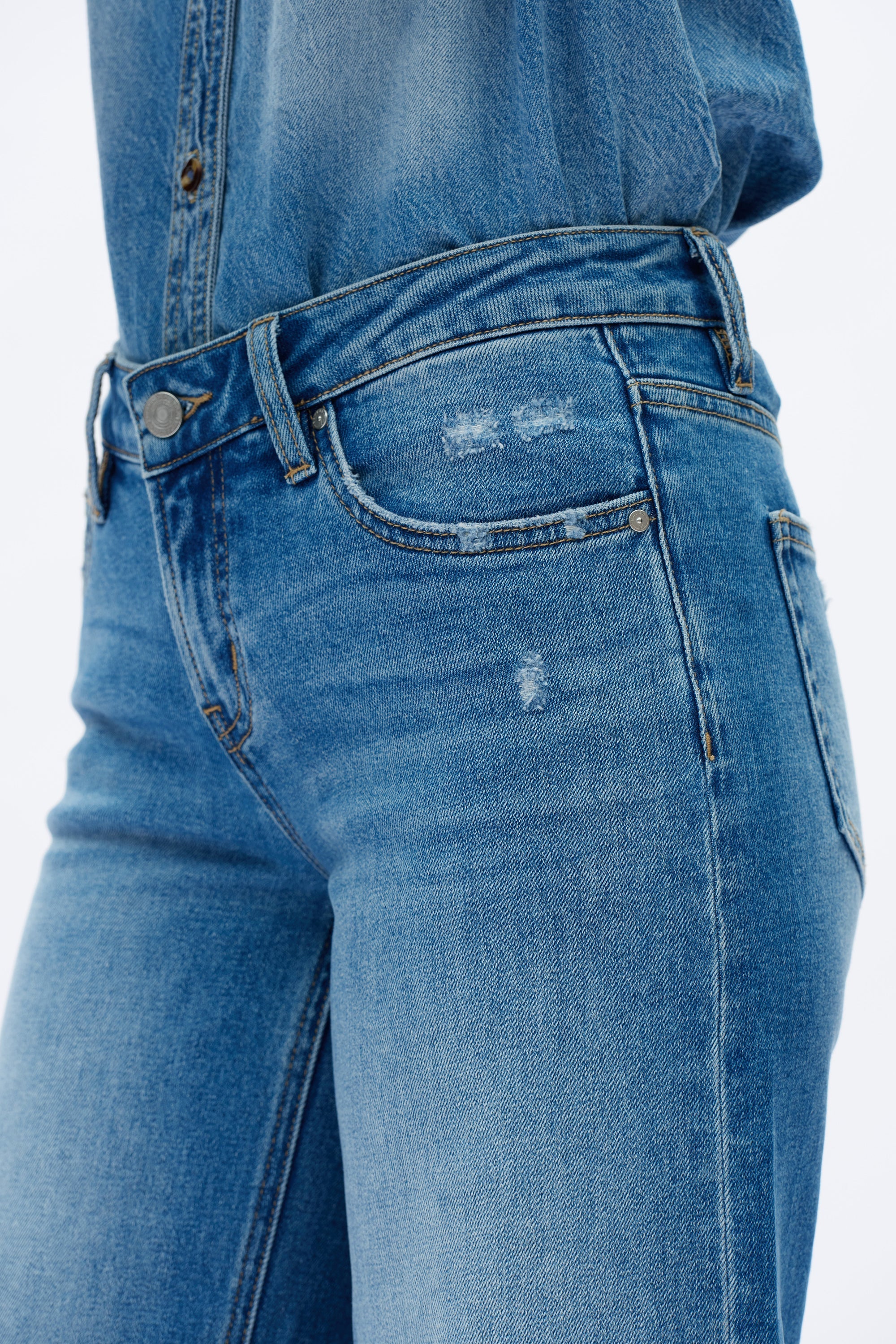 Low Rise Wide Leg Jeans - Medium Blue