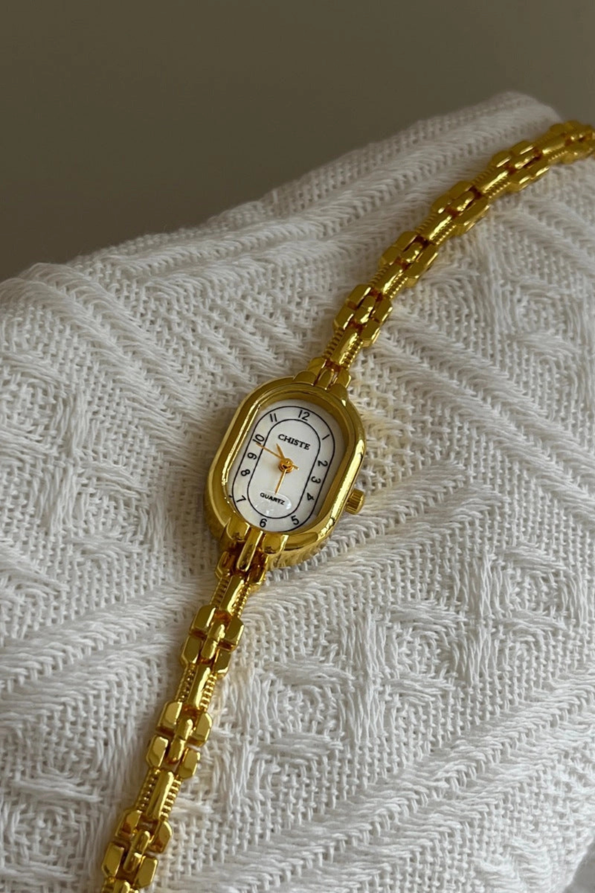 Vintage Gold Bracelet Watch Oval Analog Quartz with Rhinestones Water Resistant Vintage Embassy Ladies Gold Tone Crystal Bezel Oval Bracelet  main image 4