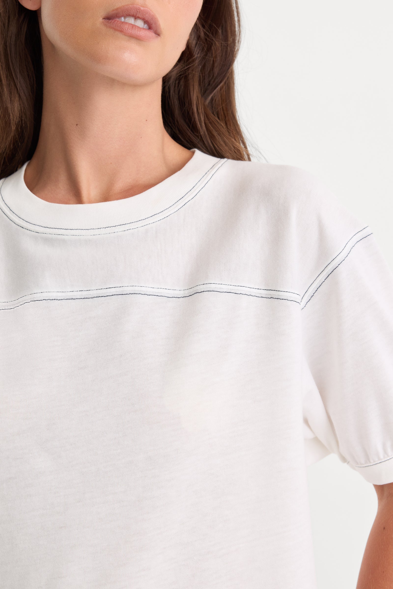 Good American - The Gym Tee - Chalk