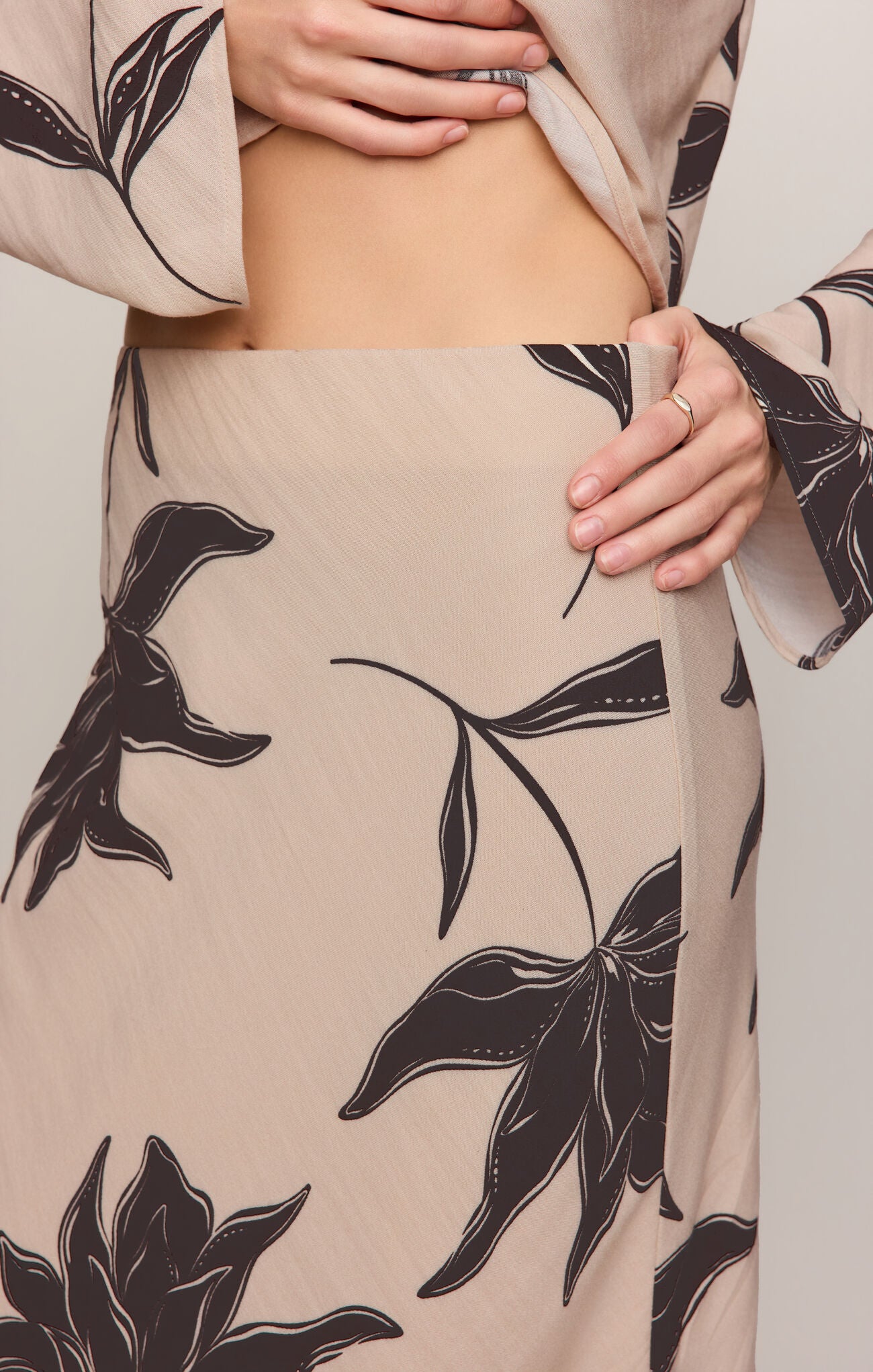 Z Supply - Europa Clem Floral Skirt - Soft Ecru