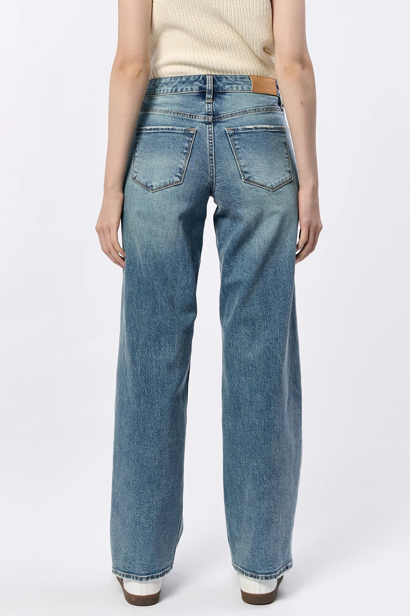 Taylor Straight Leg Jeans - Vintage Flow