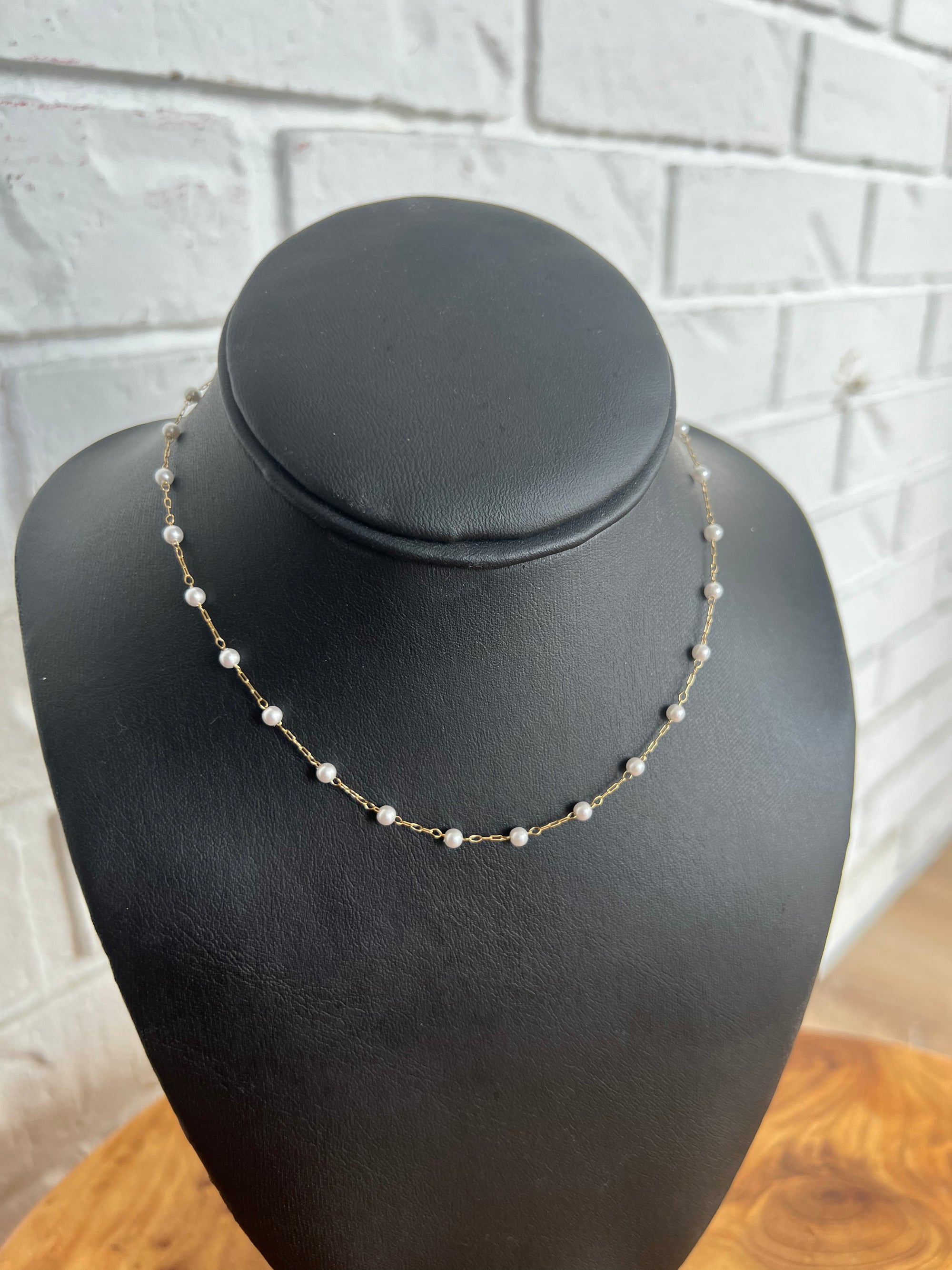 18K Leah Dainty Pearl Necklace