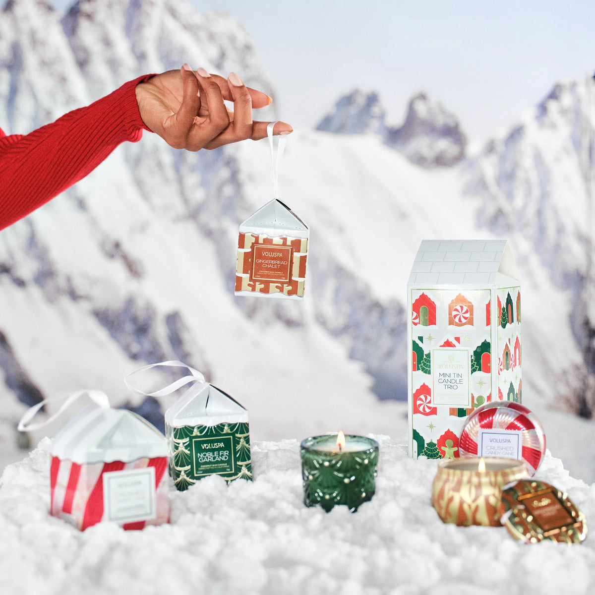 Voluspa Boxed Pedestal Ornament Candle - Noble Fir Garland