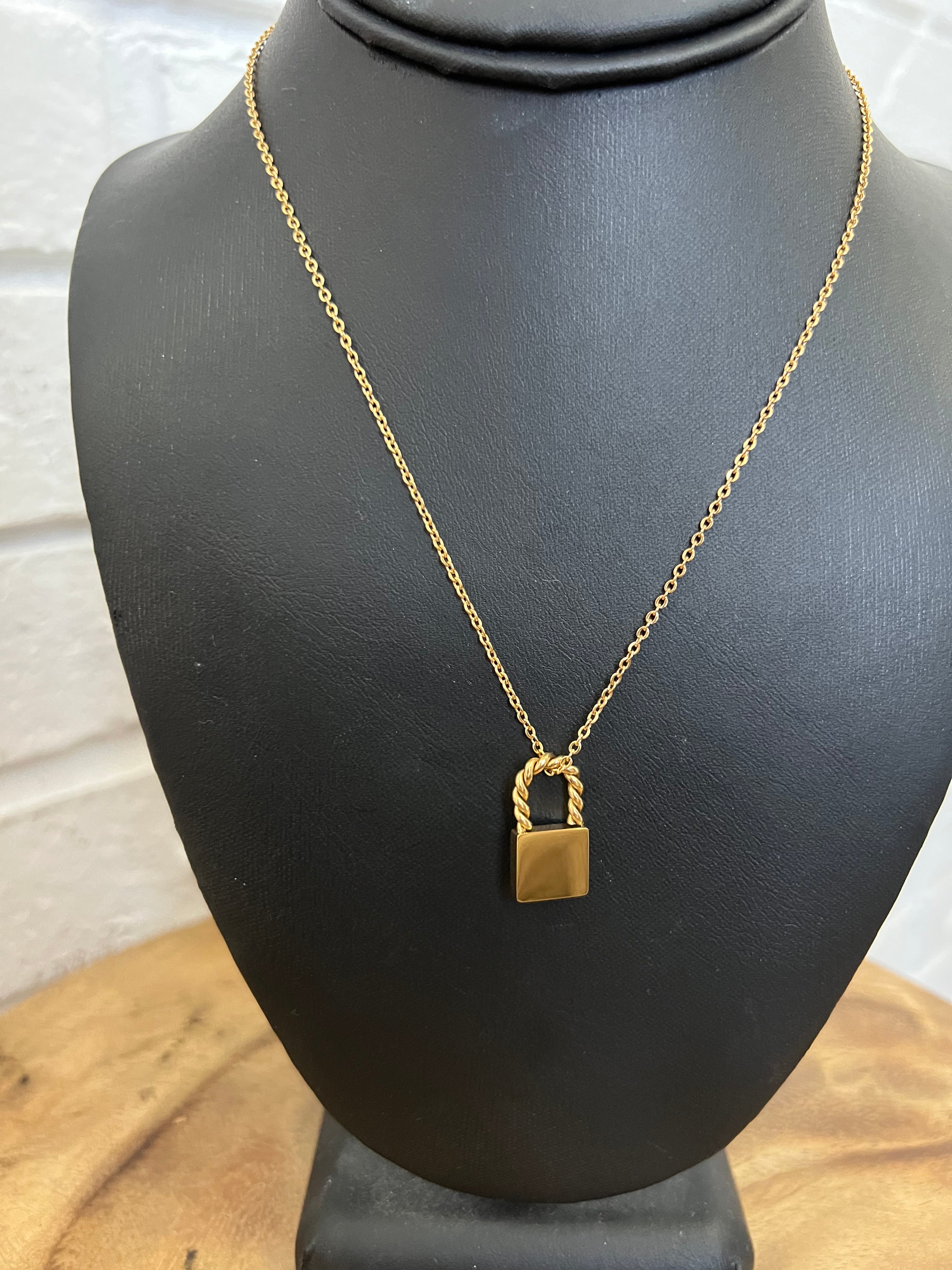 18K Naomi Twist Lock Necklace