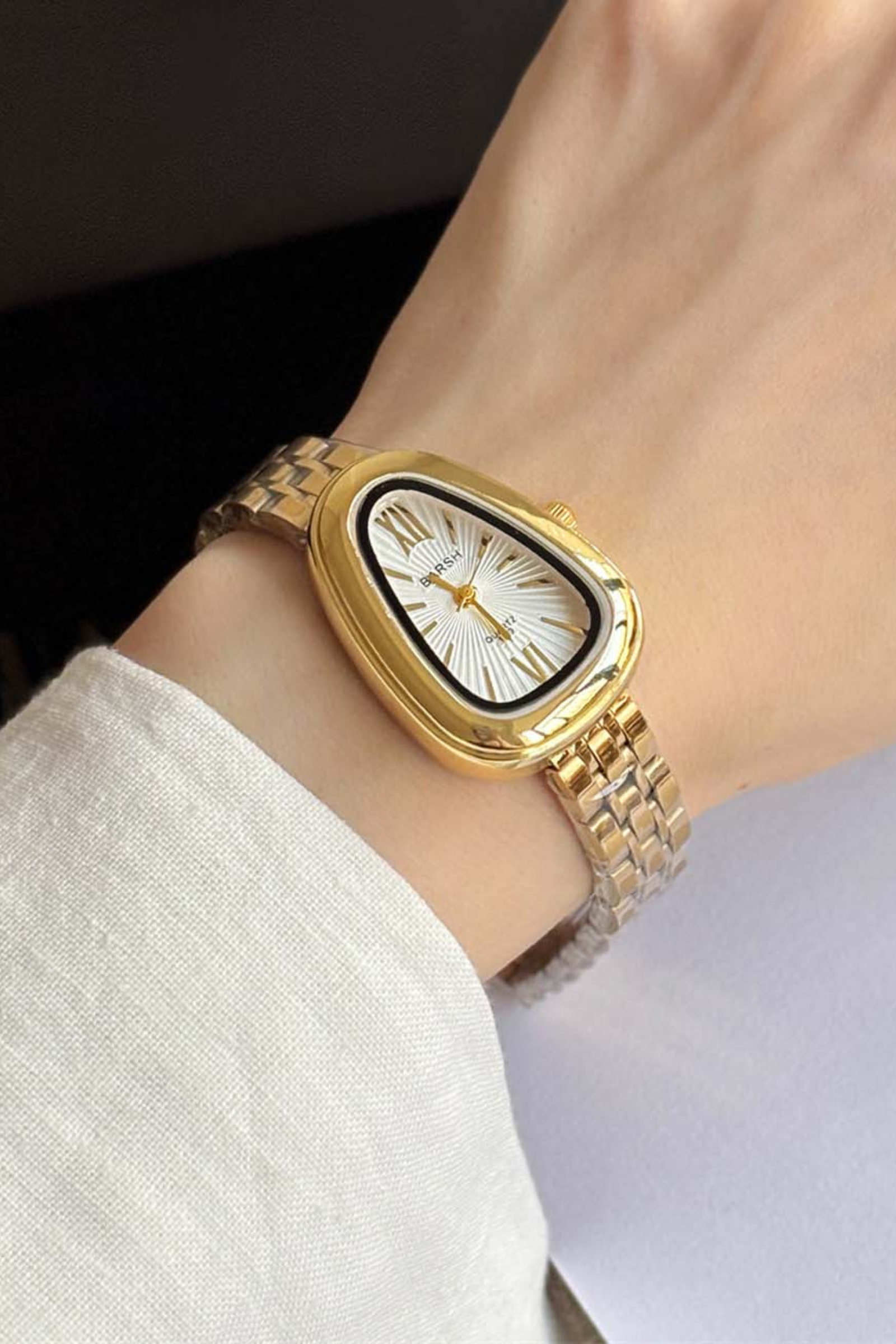 Geometric Dial Wrist Watch - Gold/White