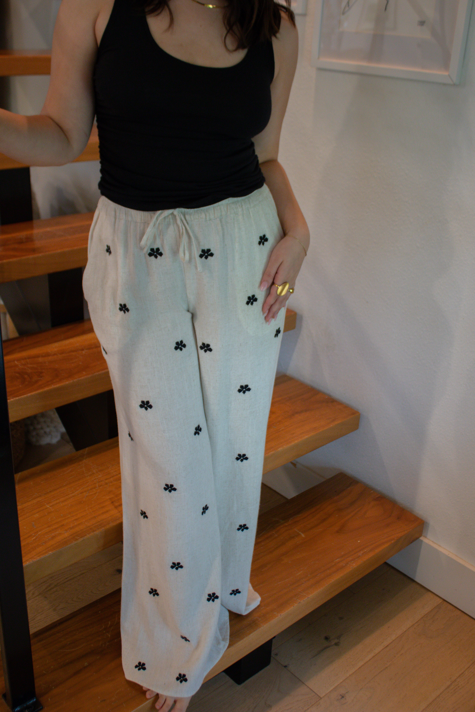 Cami Scoop Neck Tank Top - Black