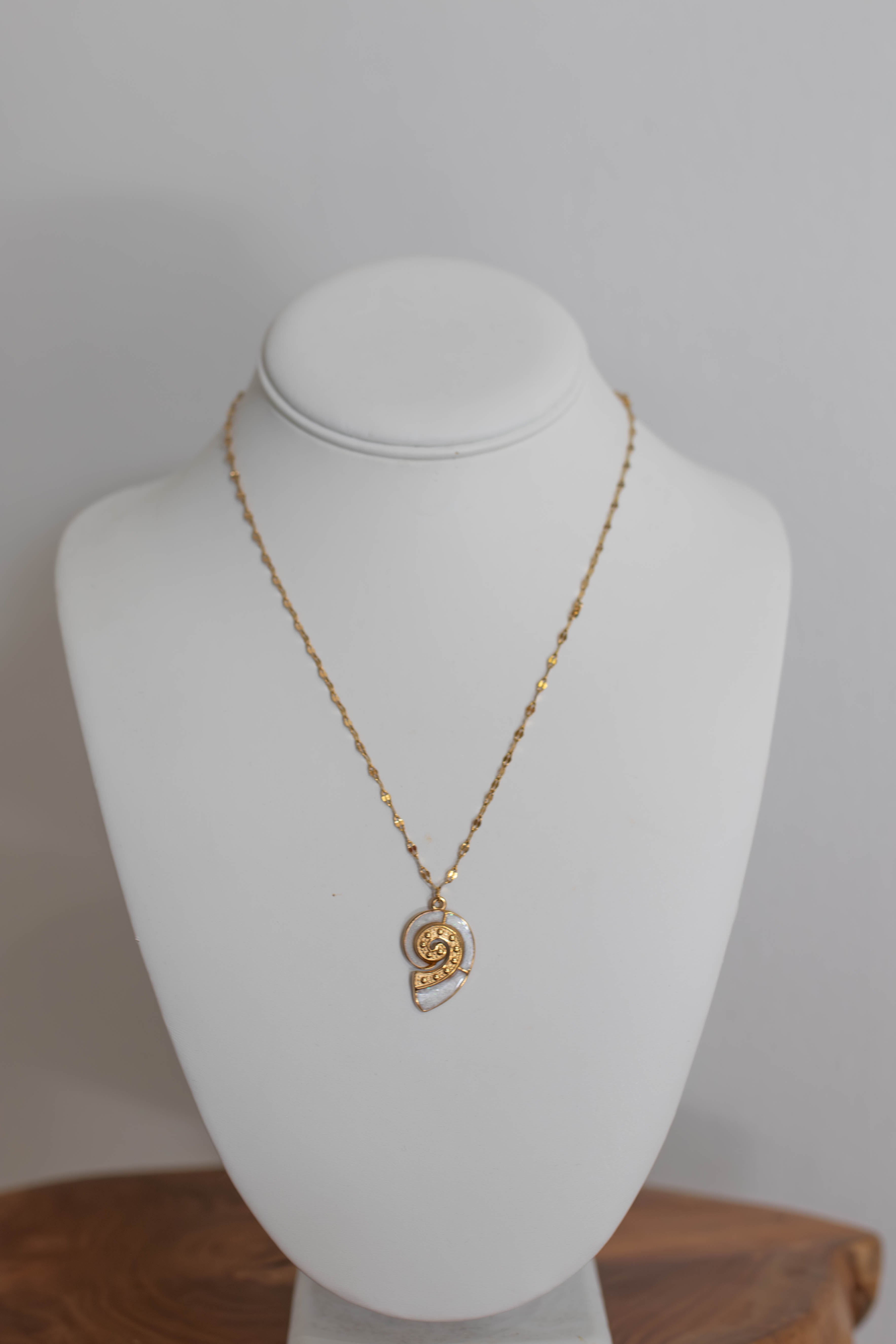 18K Taylor Seashell Necklace