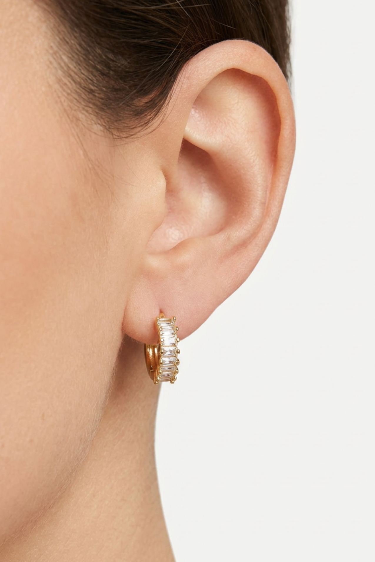 18K Isabella Diamond Hoop Earring