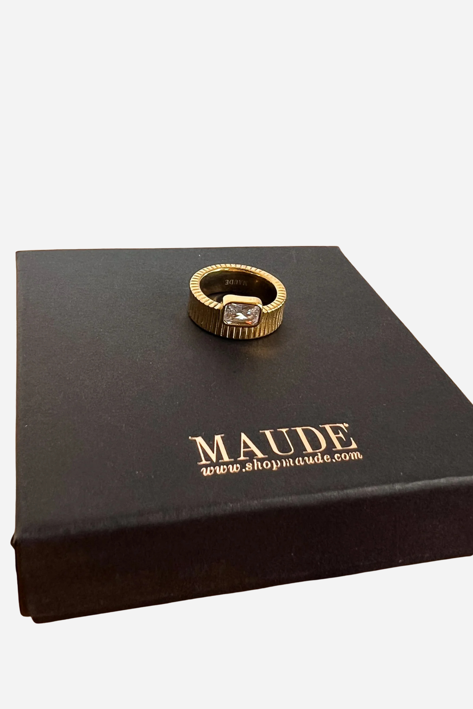 18K Cora Diamond Ring