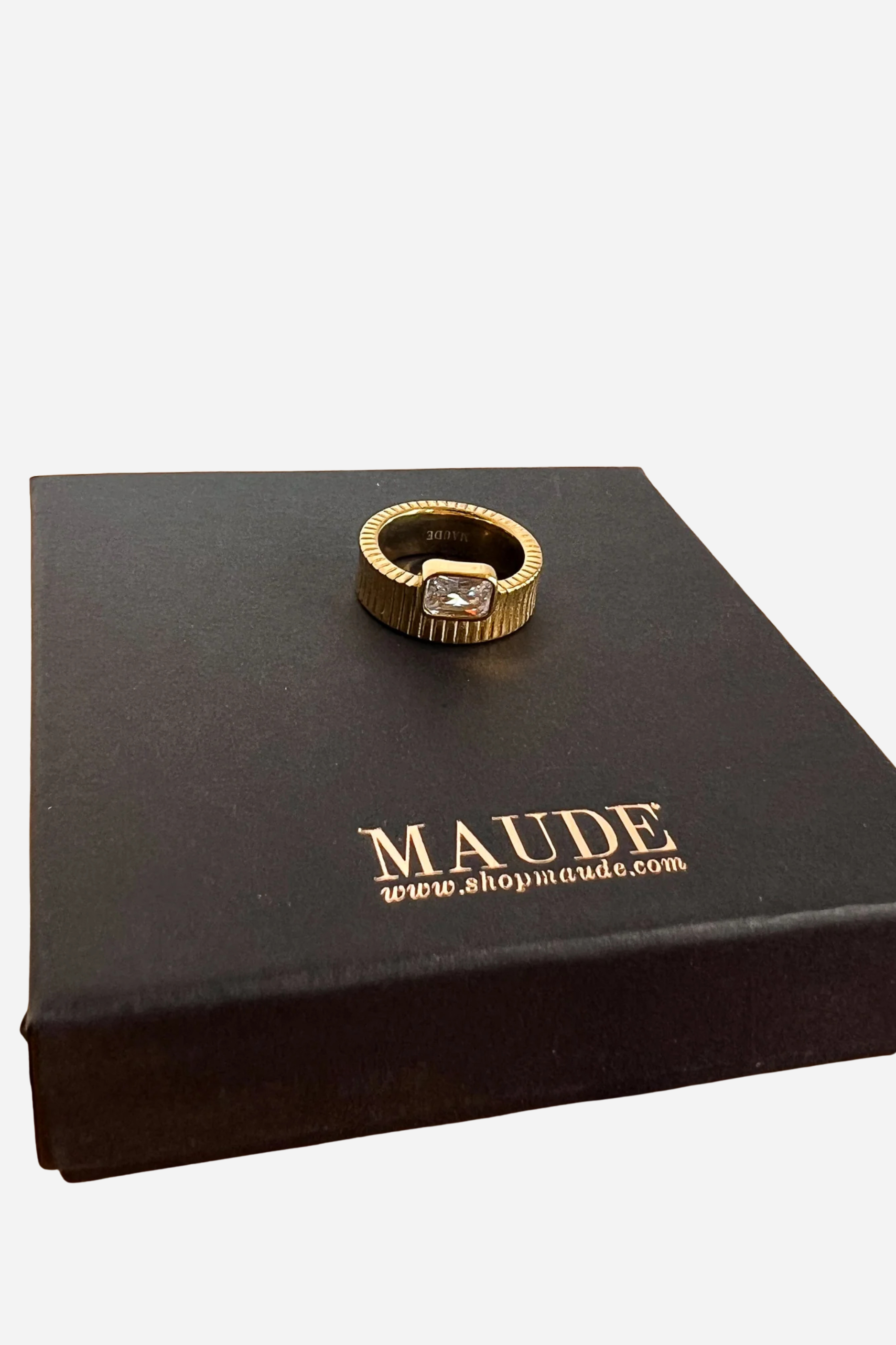 18K Cora Diamond Ring