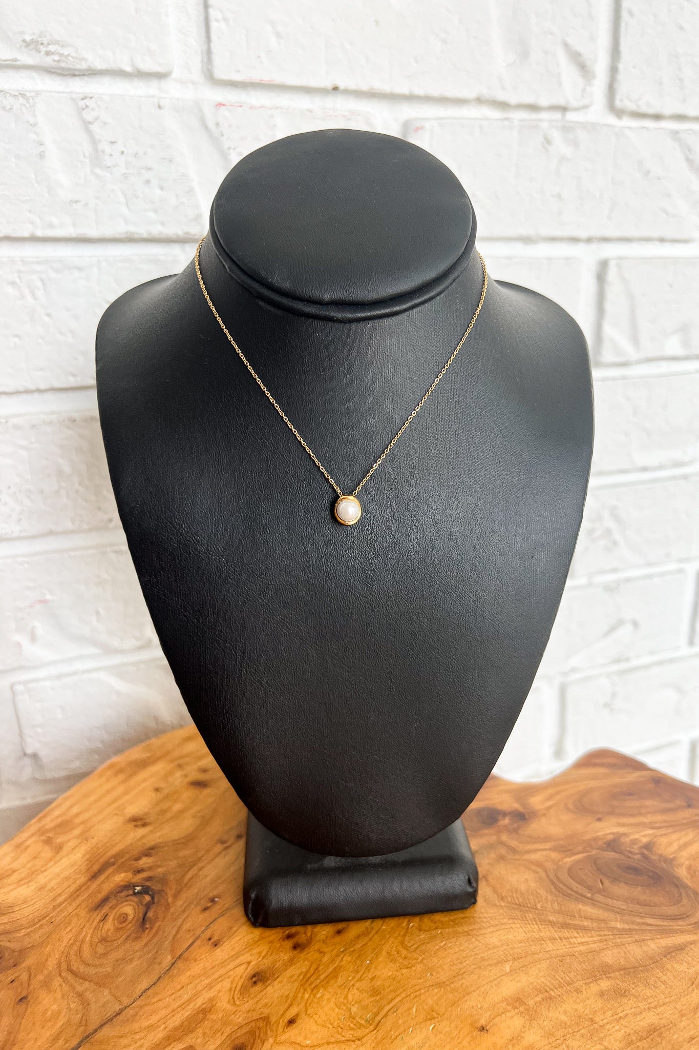 18K Mother of Pearl Necklace