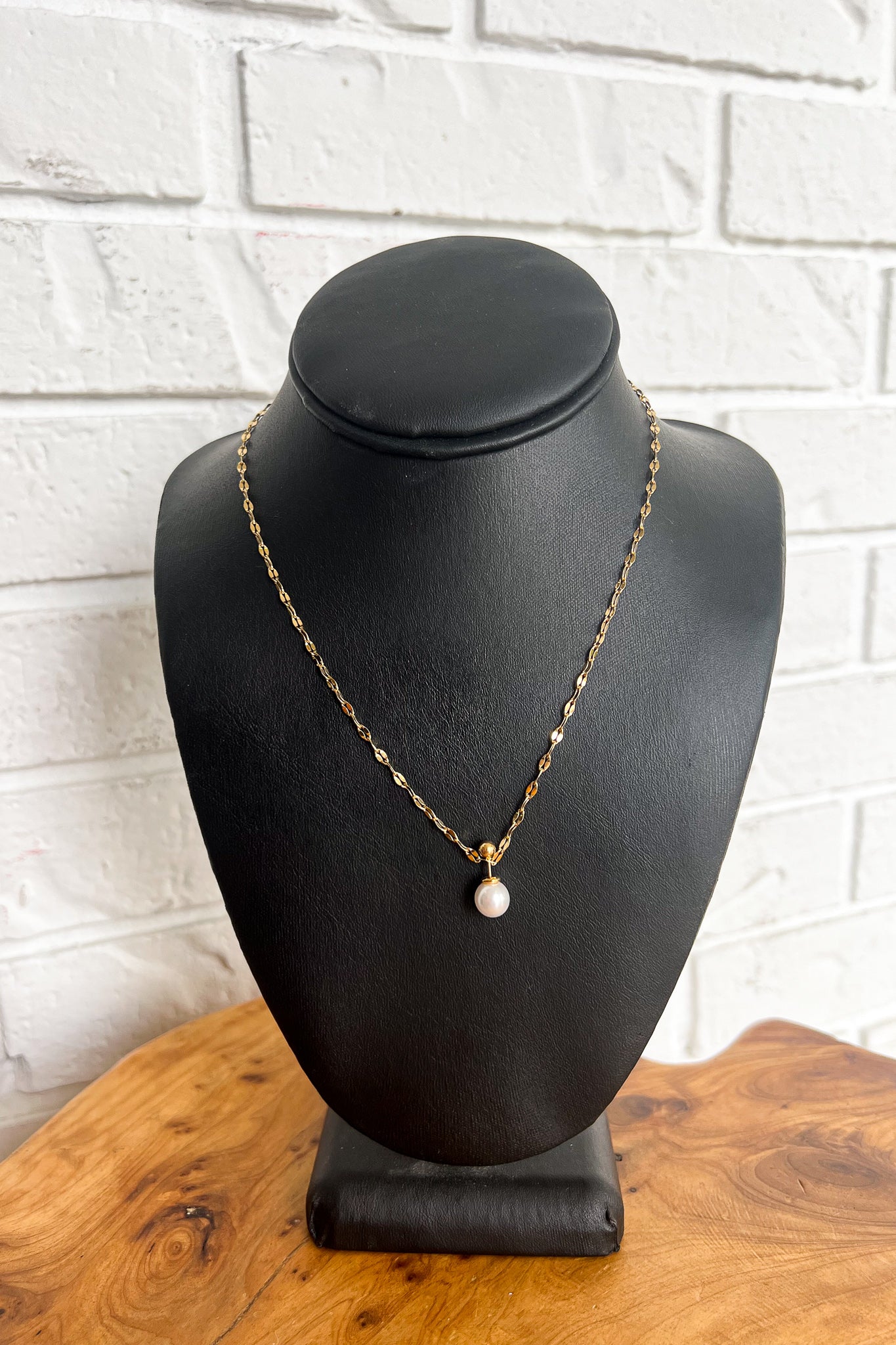 18K Liv Pearl Pendant Necklace
