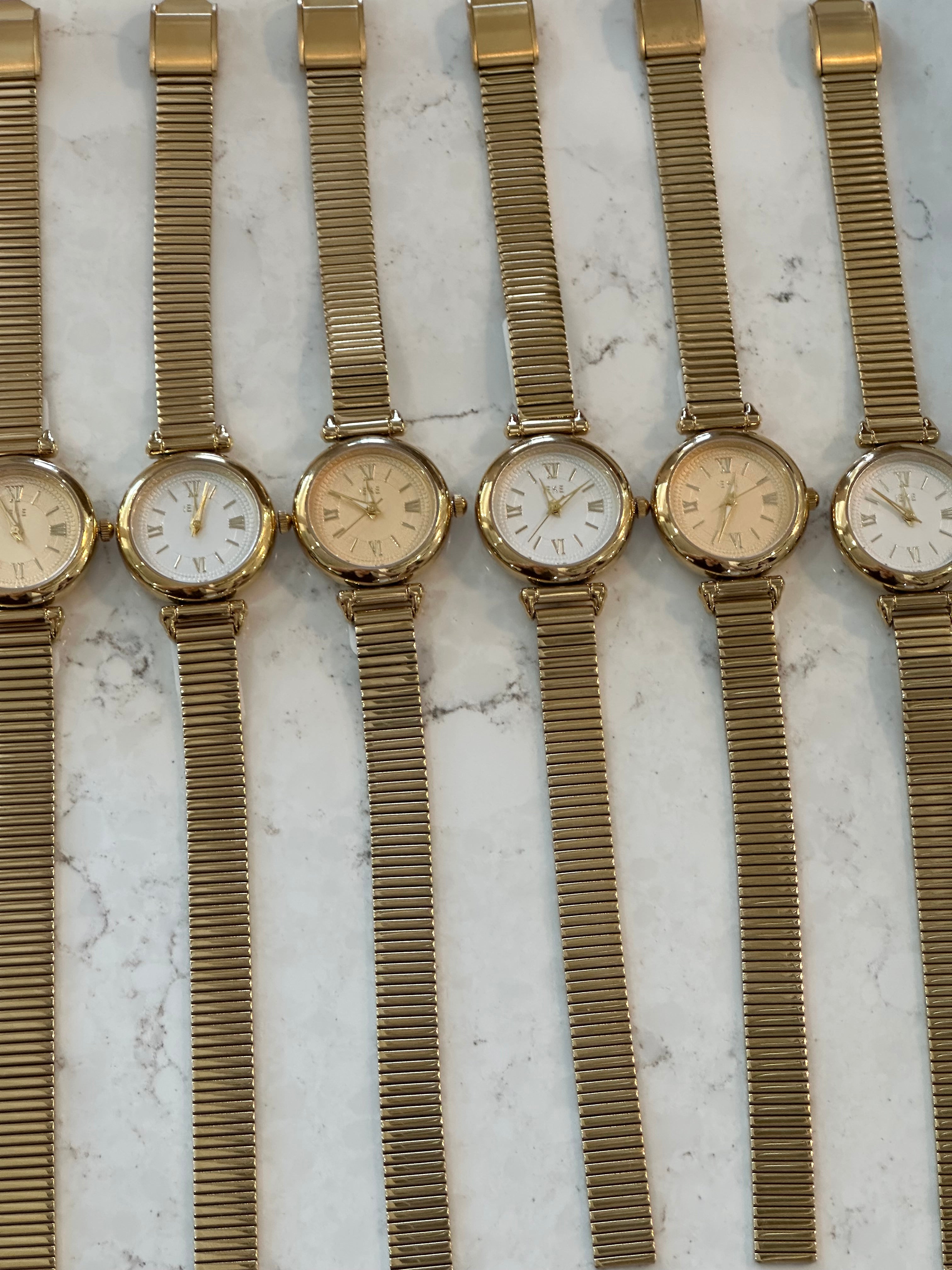 Round Dial Wrist Watch - Gold & White