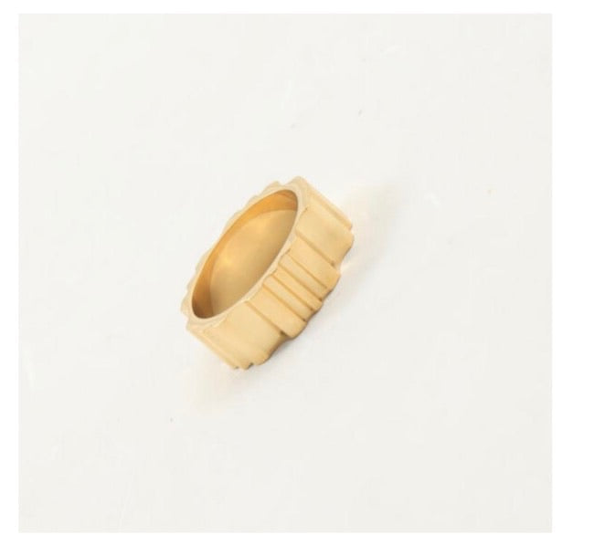 18K Lily Ribbed Ring