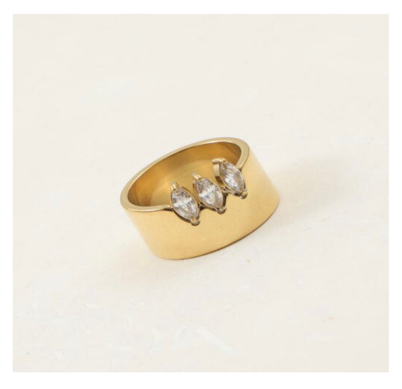 18K Isla Diamond Ring