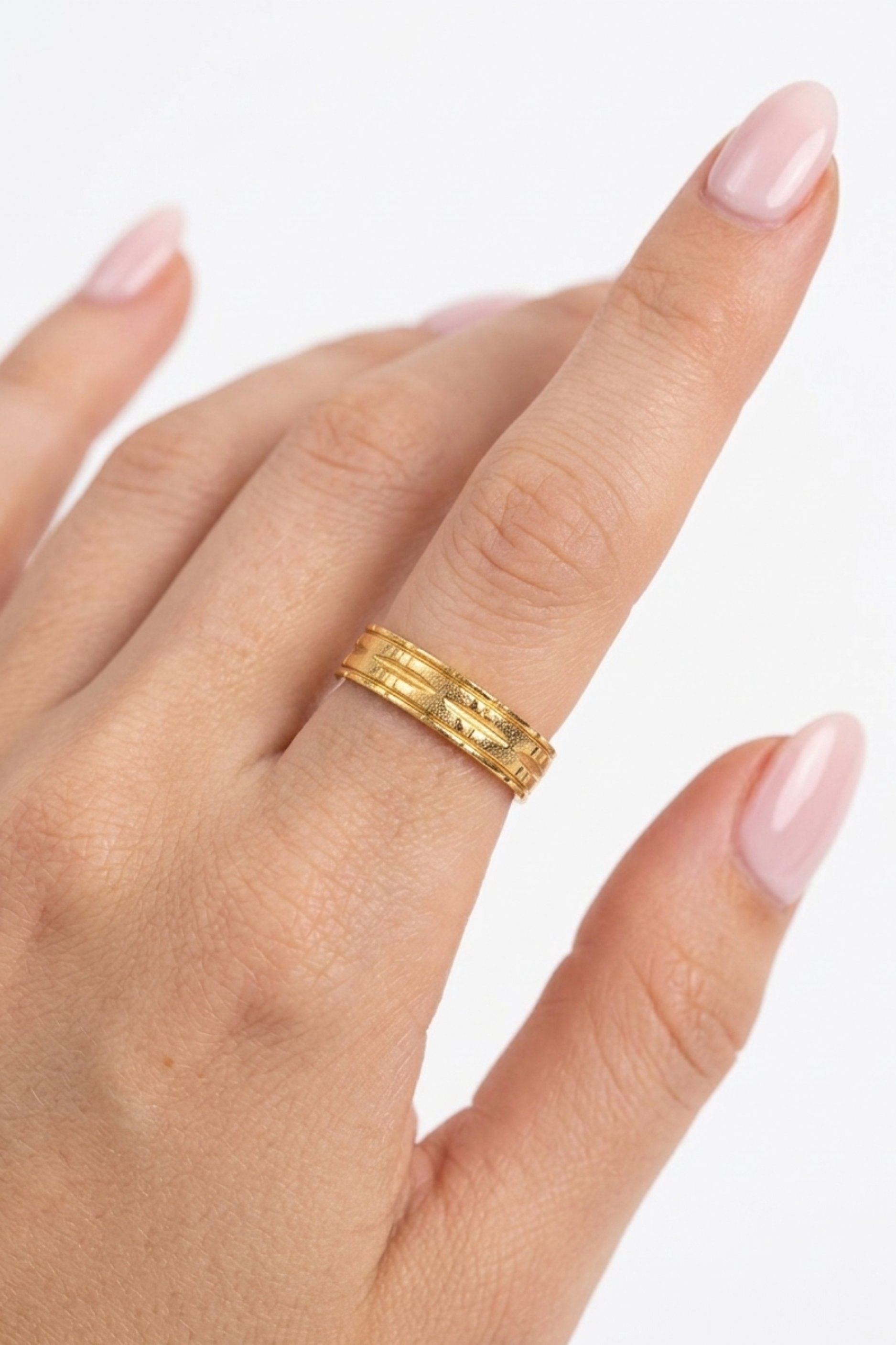 18K Iris Ring