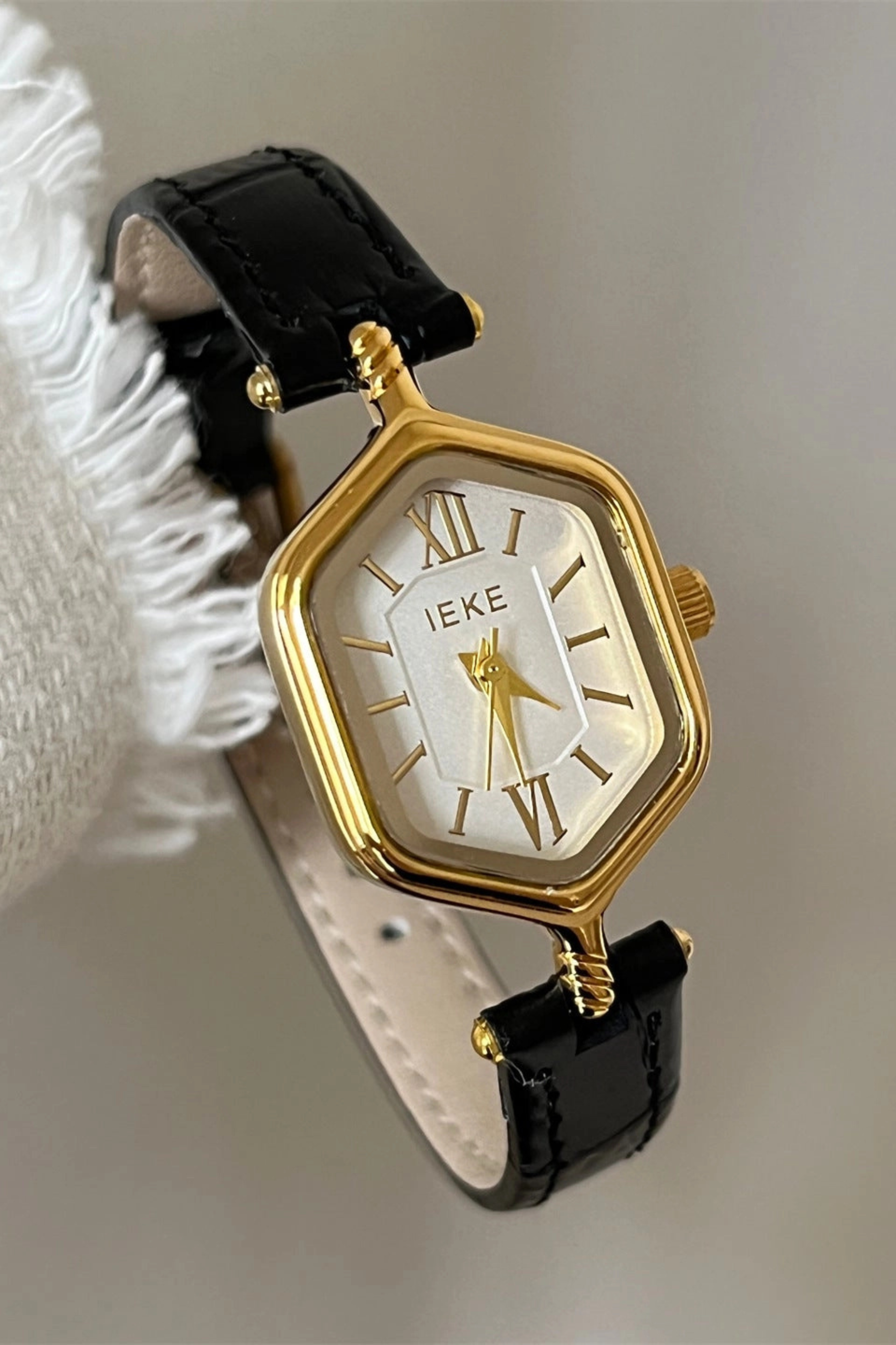 Trendy Roman Dial Watch - Black