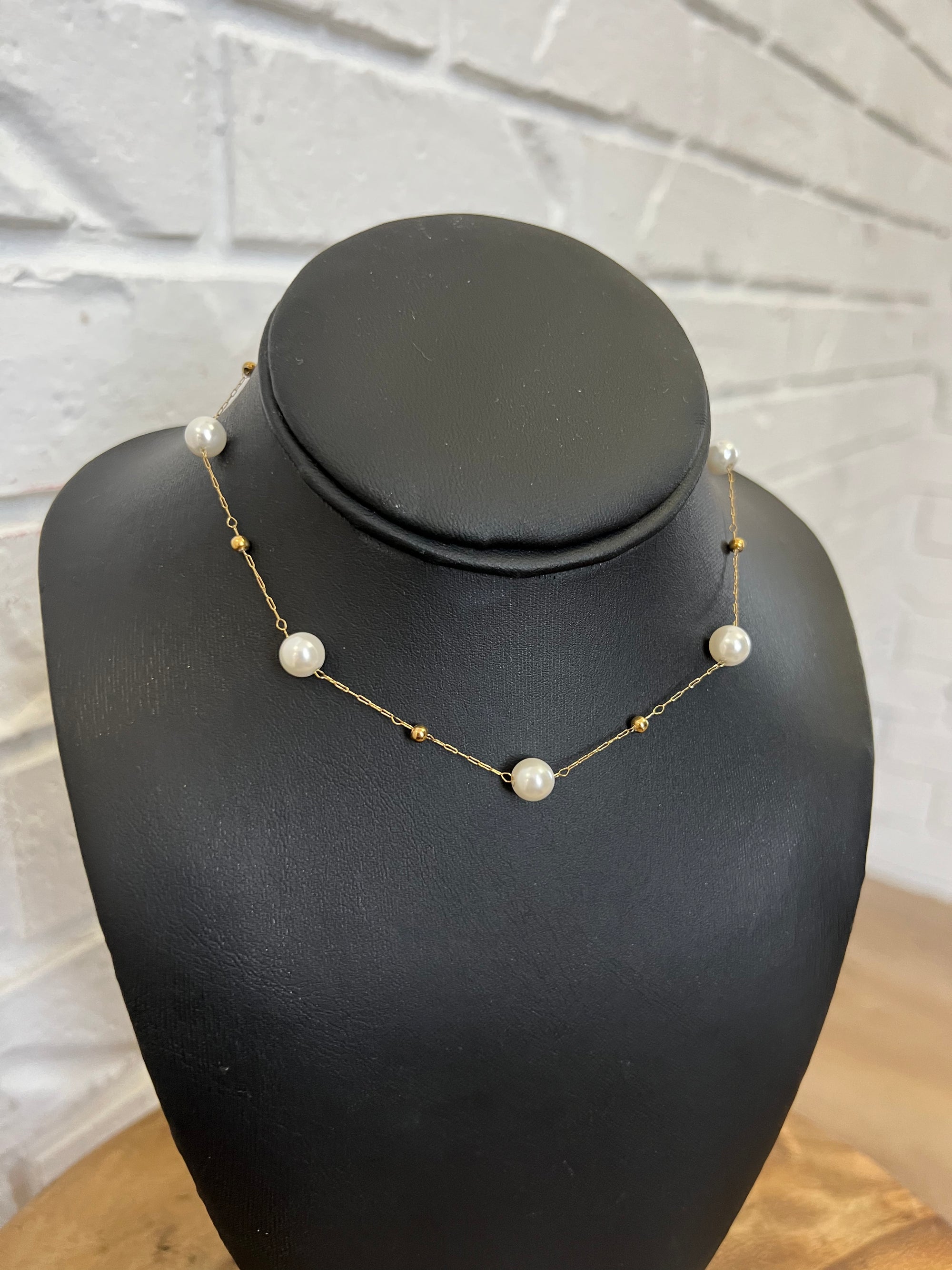 18K Cleo Dainty Pearl Necklace